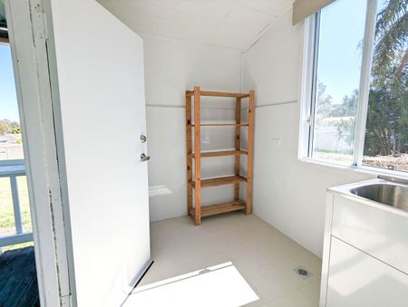 CHARMING MODERN COTTAGE - Photo 2