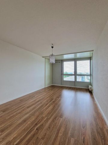 "Grossräumige, helle Wohnung mit Balkon und herrlicher Aussicht" - Photo 5