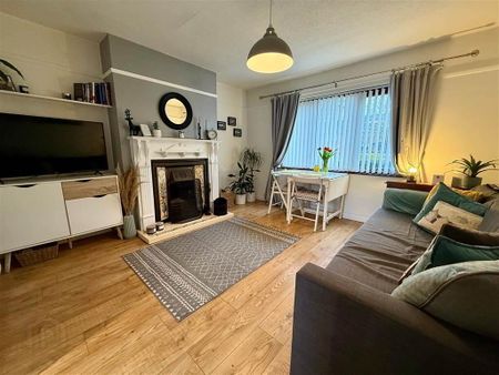 22b Lower Braniel Road, Belfast, BT5 7JQ - Photo 2