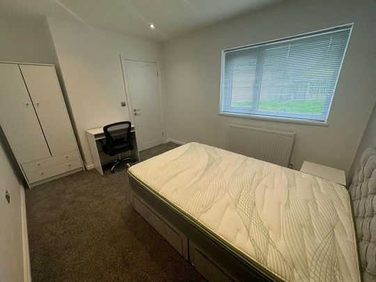 5 bedroom semi-detached house to rent - Photo 1