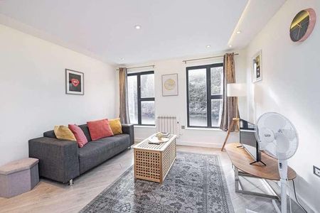 Mile End Road, Stepney, E1 - Photo 3