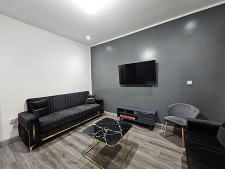 Room in a Shared House, Landcross Road, M14 - Photo 3