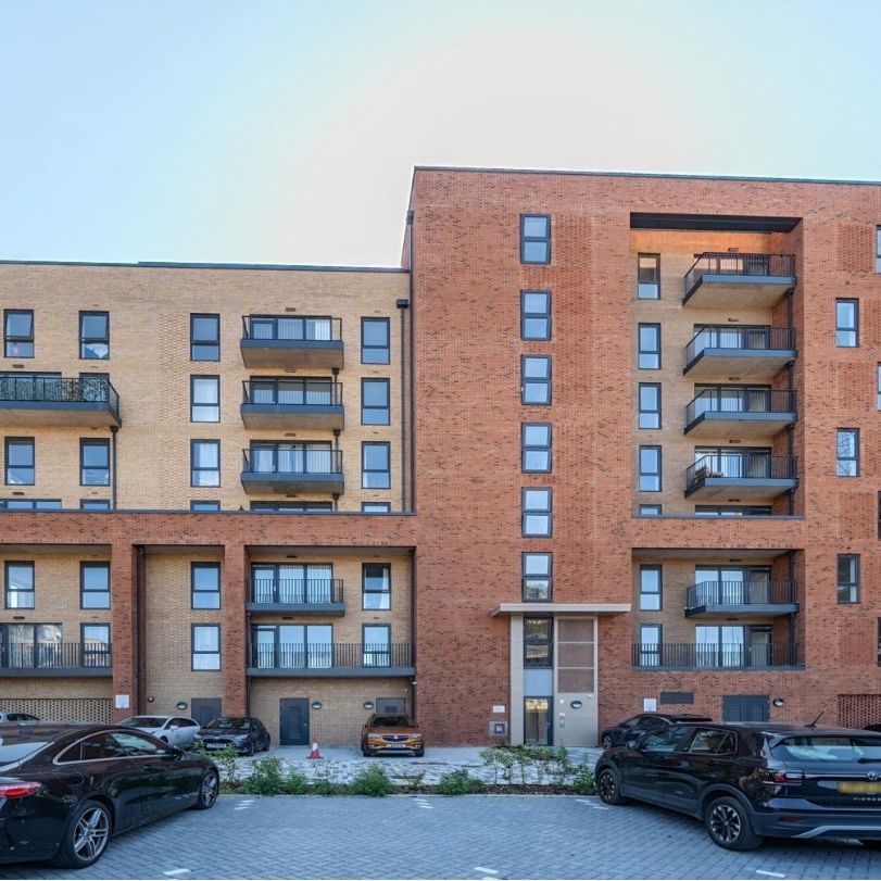 Flat to rent - Truman Way, Dartford, DA1 - Photo 1