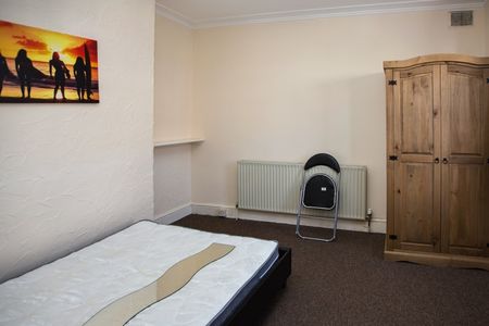 PREMIER Student House Winton - Photo 4