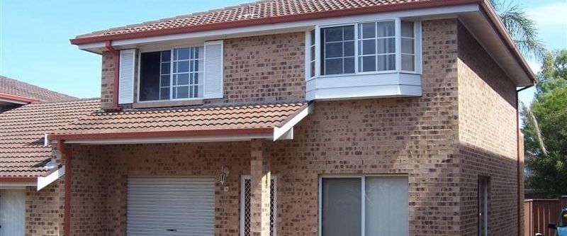 Three bedroom, two bathroom townhouse with single garage - Photo 1