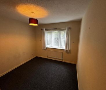 2 bedroom ground floor flat to rent - Photo 2