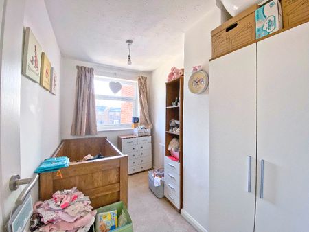 Pinewood Park, Farnborough, GU14 - Photo 5