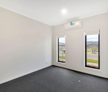 Beautifully Designed 4-Bedroom Family Home in Prime Location - Photo 3