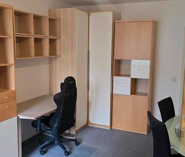 Voll möblierte 1-Zimmer Wohnung mit Süd Loggia & Einzelgarage - Photo 3