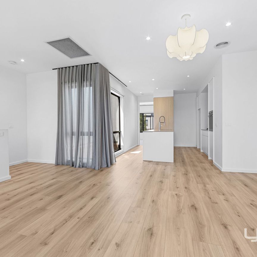 STUNNING 3 BEDROOM FAMILY HOME - Photo 1