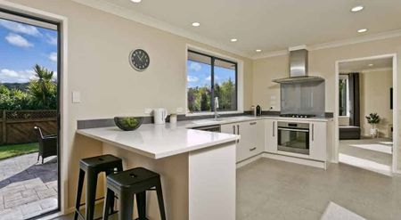 ALBANY FAMILY HOME - Photo 3