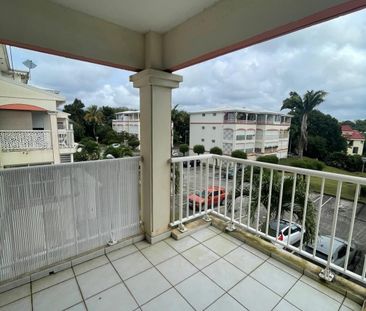 T1 bis non meublé avec terrasse à Ravine Vilaine - Fort de France - Photo 5