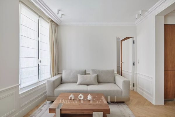 Appartement à louer à Paris 8Ème - Photo 1