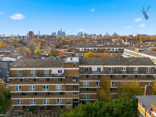 2 Bedroom Flat - Purpose Built - Photo 1