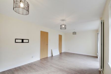 3 bed end of terrace house to rent in Valley Road, Uxbridge, UB10 - Photo 2