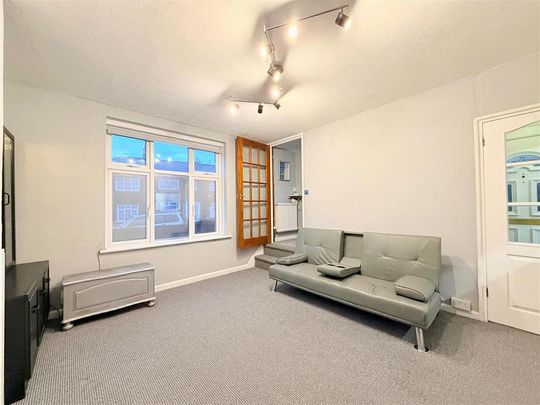2 bedroom end of terrace house to rent - Photo 1