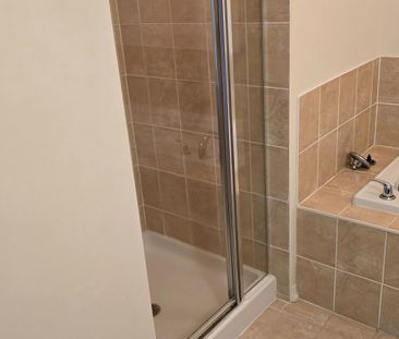 For Lease - 106 Bonnie Braes Drive, Brampton, Ontario - Photo 6