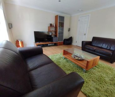 3 bedroom flat to rent - Photo 2