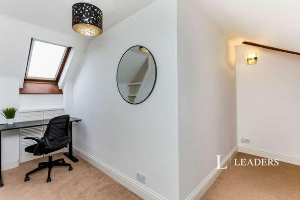 New Street, Horsham, RH13 - Photo 1