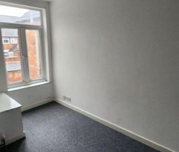 3 bedroom flat to rent - Photo 2