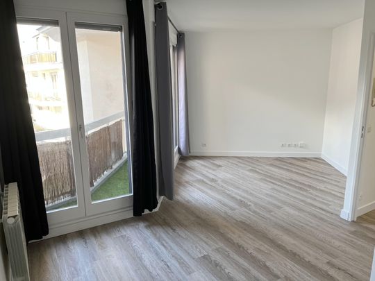 Location / Studio - Photo 1