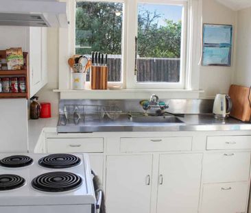 One Bedroom In Sydenham - Photo 2