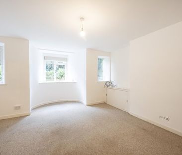 1 Bed Flat - Photo 3