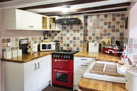 3 bedroom end of terrace house to rent - Photo 4