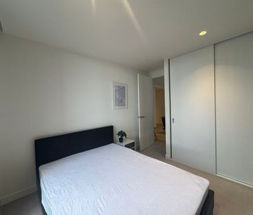 Fully Furnished One-Bedroom Apartment on Level 27 I Empire Melbourne - Photo 4