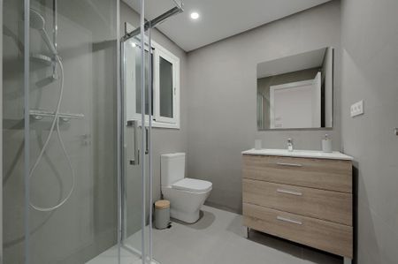 Carrer de Nàpols, Barcelona, Catalonia 08013 - Photo 2