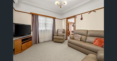 6 Month Lease Only - Well Maintained Single Level Home - Photo 2