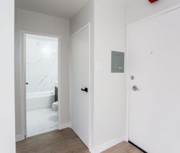 For Lease - 371 Lakeshore Road Unit# 105, Mississauga, Ontario - Photo 3