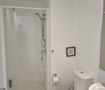 Volt Apartments - Fully Furnished 2 Bdrm With Car Park - Photo 2