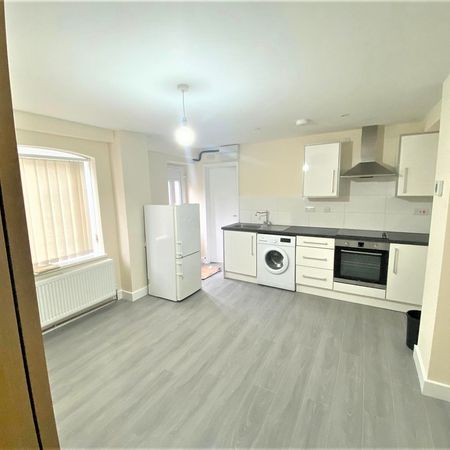 Studio Flat To Let - High Wycombe - Photo 3