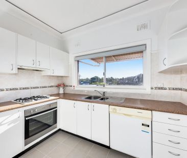 Single-Level Living in Convenient Location - Photo 5