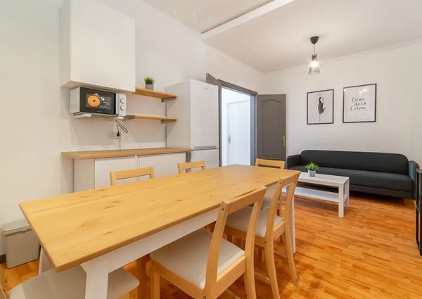 Ronda de la Universitat, Barcelona, Catalonia 08007