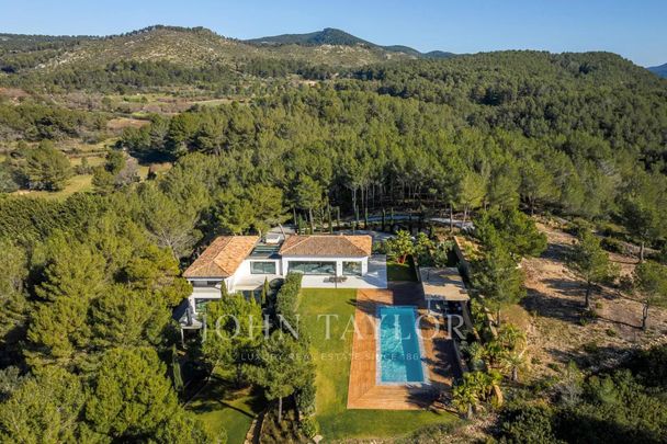 Villa à louer Aix-En-Provence, Provence, France15 000 EUR / Mois - Photo 1
