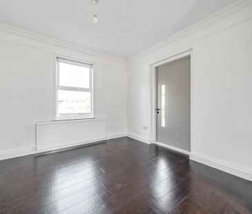 4 bedroom detached house to rent - Photo 2