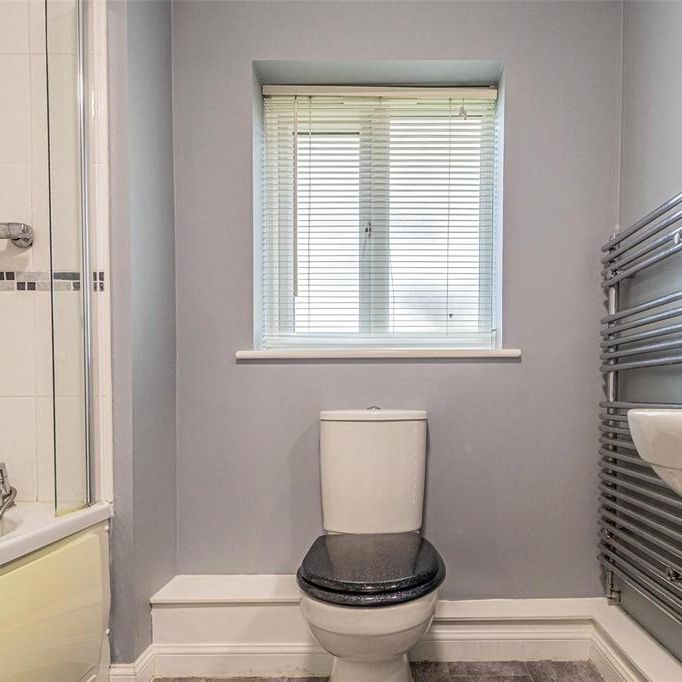 1 bedroom coach house to rent - Photo 1