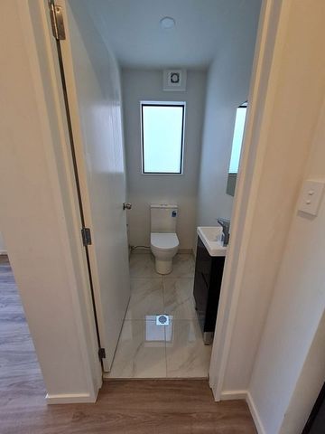 Spacious 2-Bedroom Townhouse - Ranui - Photo 5