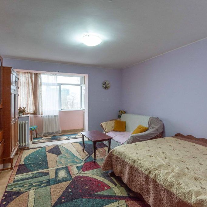 Costin Georgian Lucretiu Patrascanu, Garsoniera modesta, ... - Fotografie 1