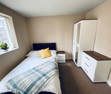 1 bedroom in a house share to rent - Photo 2