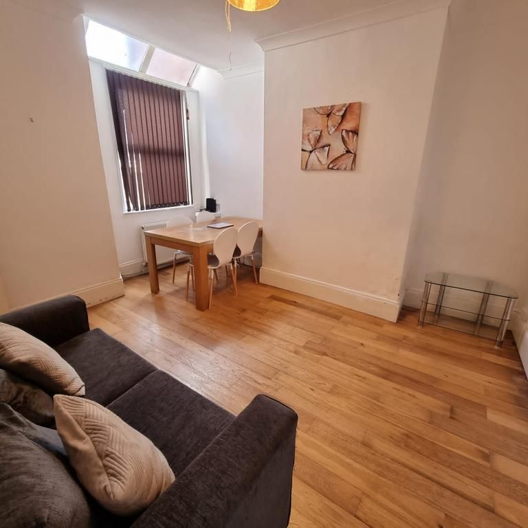 4 bedroom terraced house to rent - Photo 1