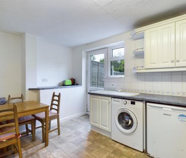 4 bedroom terraced house to rent - Photo 5