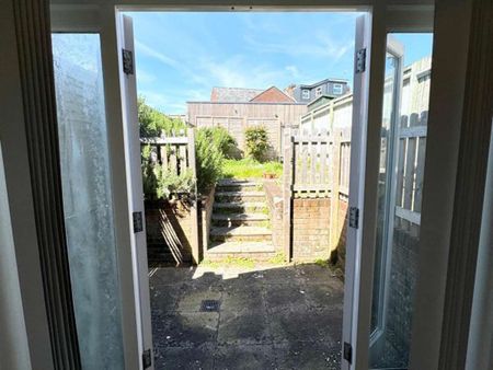 A Lovely House share in Hampshire - Photo 3