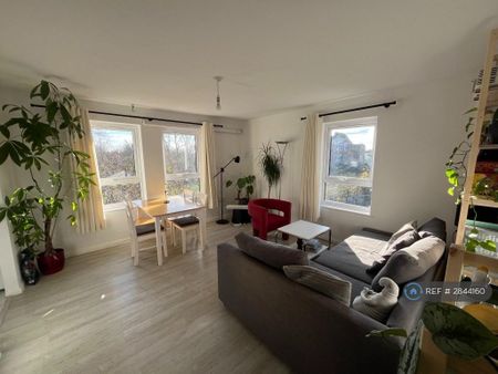 2 bedroom flat to rent - Photo 2
