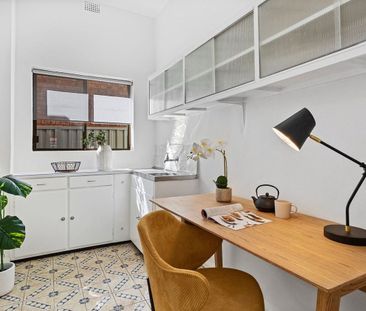 Charming Home with Private Garden Sanctuary - Photo 2