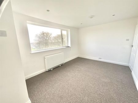 Primrose Drive, YO14 9QT, Primrose Valley - Photo 2