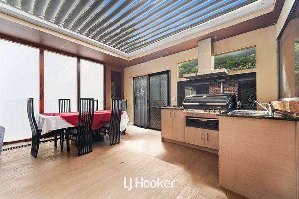 Spacious Family Home with Dual Kitchens & Outdoor Entertaining - Photo 1