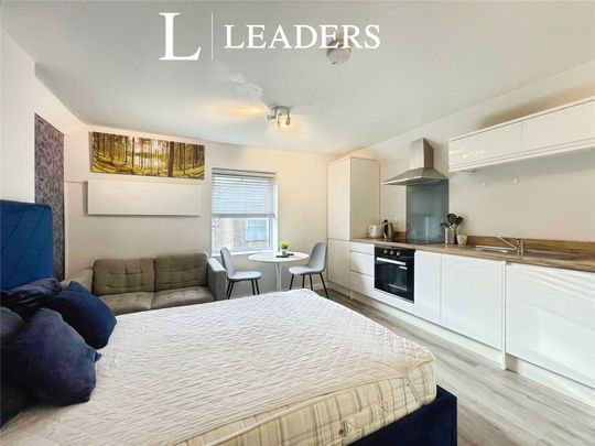 apartment to rent Wootton Gardens, Bournemouth, Dorset, BH1 - Photo 1